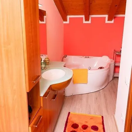Lucia Villa *