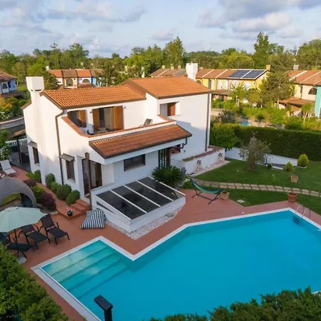 Lucia Villa