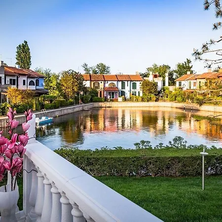 Lucia Villa Caleri